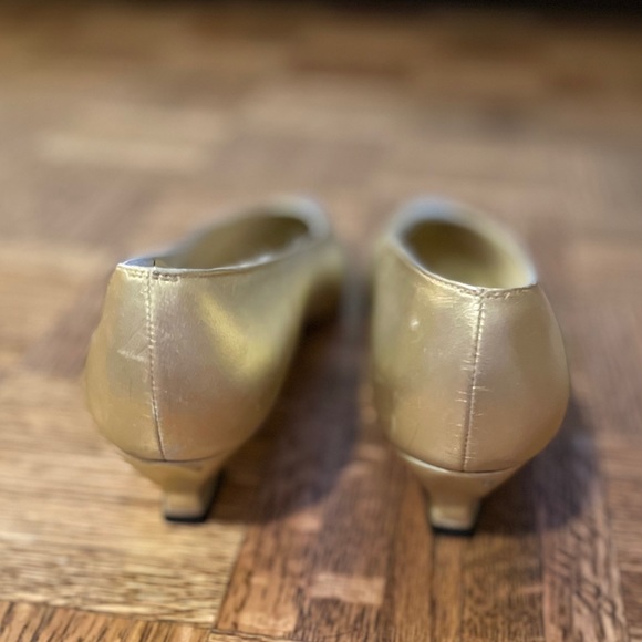 Stuart Weitzman kitten heels - Picture 3 of 5